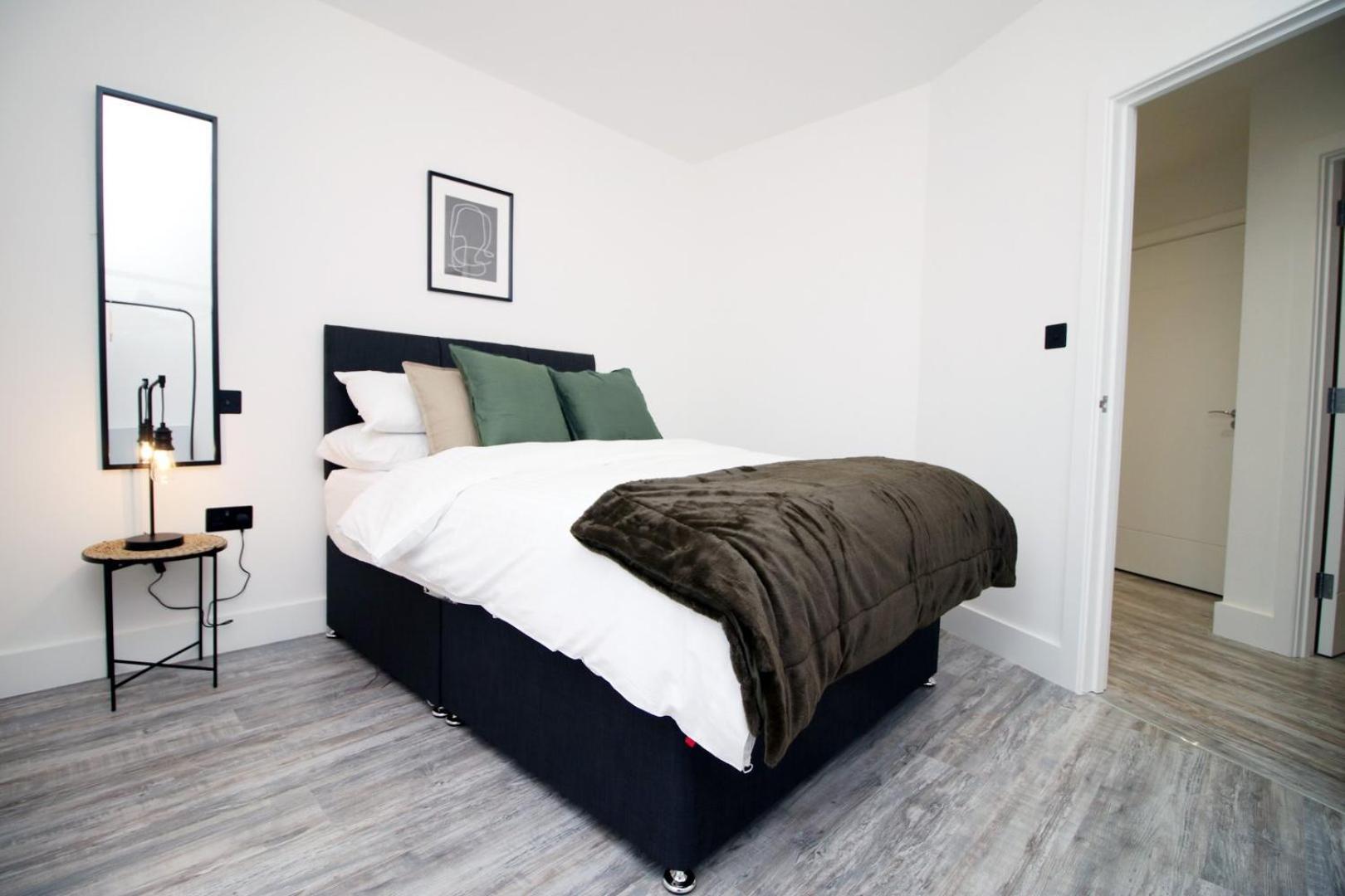 2 Bedroom With Free Parking Swindon Luaran gambar