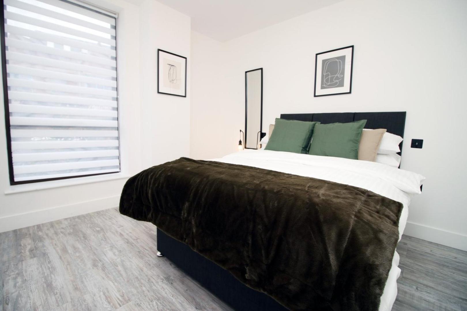 2 Bedroom With Free Parking Swindon Luaran gambar